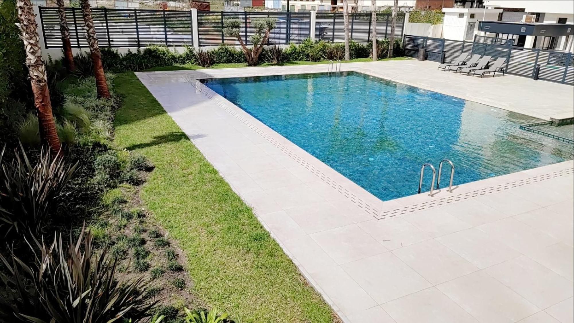 Apartment Standing Et Piscine